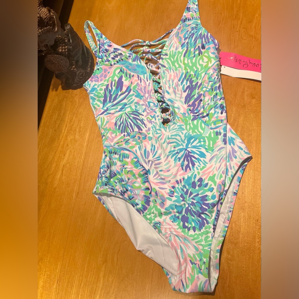 Lilly Pulitzer Isle Lattice NWT: one piece swimsuit, size 8